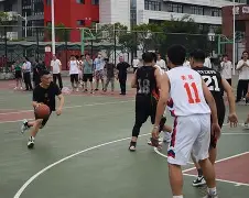 棒球友谊赛掀起高潮,漠南旋风队读秒扳平北城麒麟队,高压逼抢奏功——临场应变见真章 棒球友谊赛掀起高潮,漠南旋风队读秒扳平北城麒麟队,高压逼抢奏功——临场应变见真章