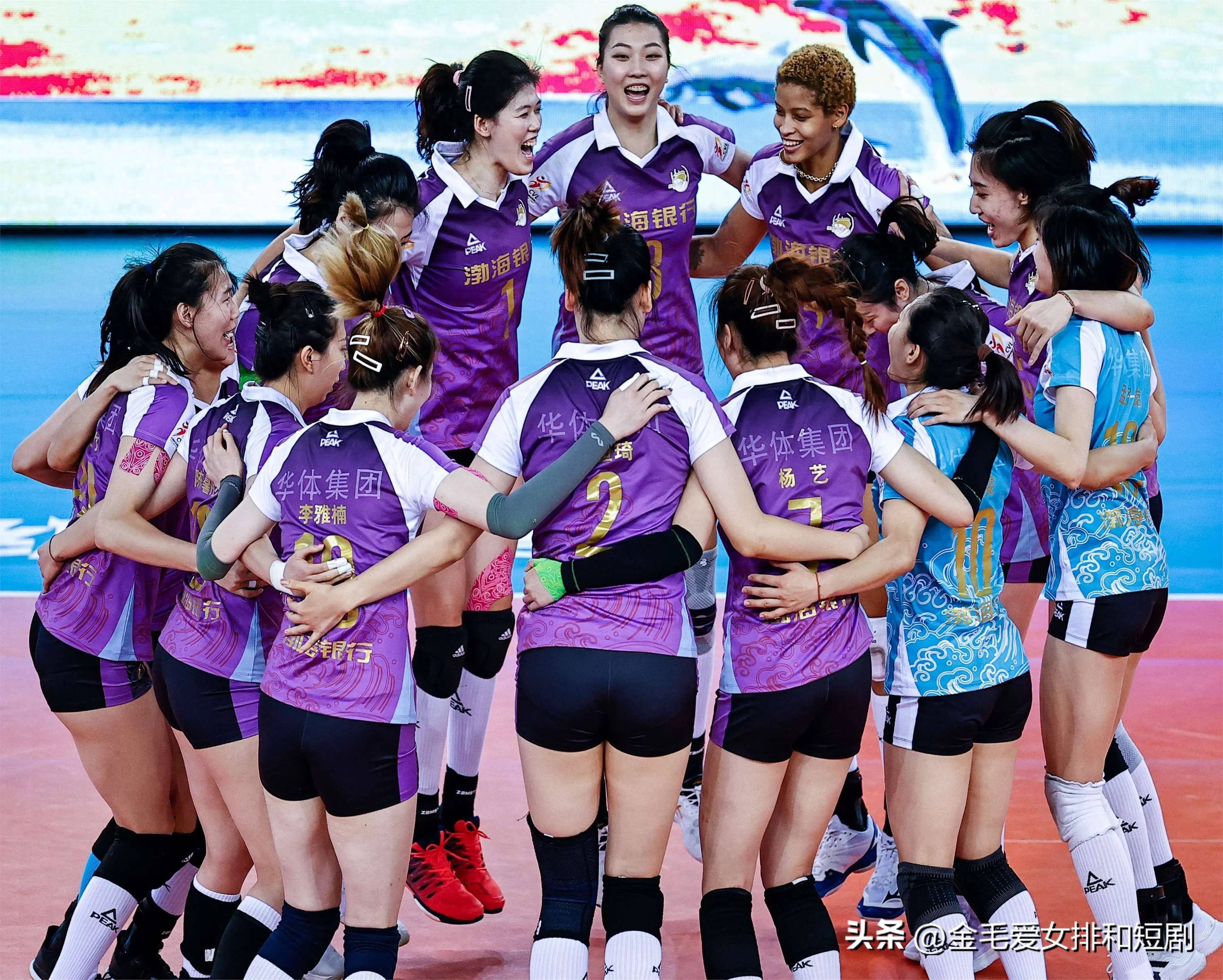 竞技宝-排球巡回赛上演强强对话,中原犀牛队淘汰对手云贵飞鹰队,战术调整见效;冲刺阶段不容有失(中国女排和巴西队排球赛直播)