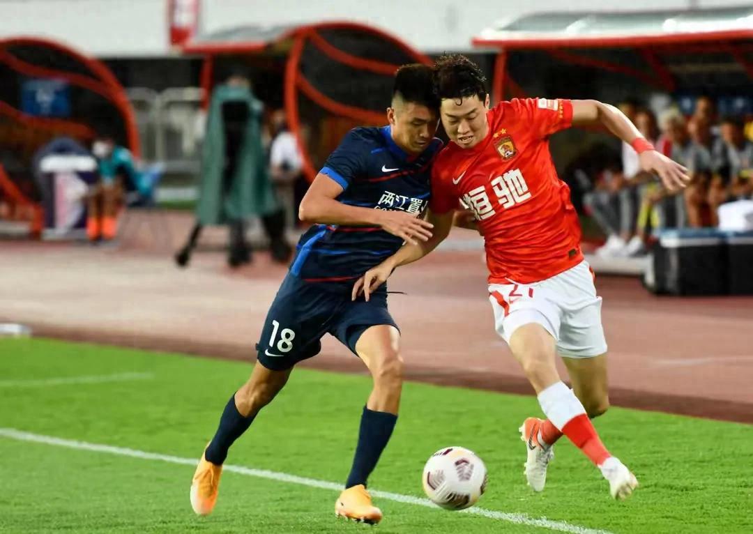 包含清晨广州队调整名单以备全明星赛；官宣签约环节打磨；悬念犹存；轮换策略成焦点的词条