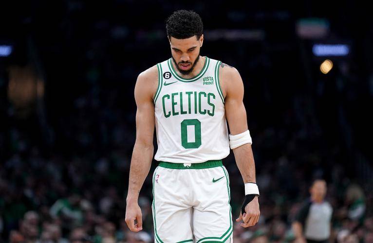 JJB-塔图姆连续三场比赛得分超过赛事规则更新，雄鹿挑战极限！的简单介绍