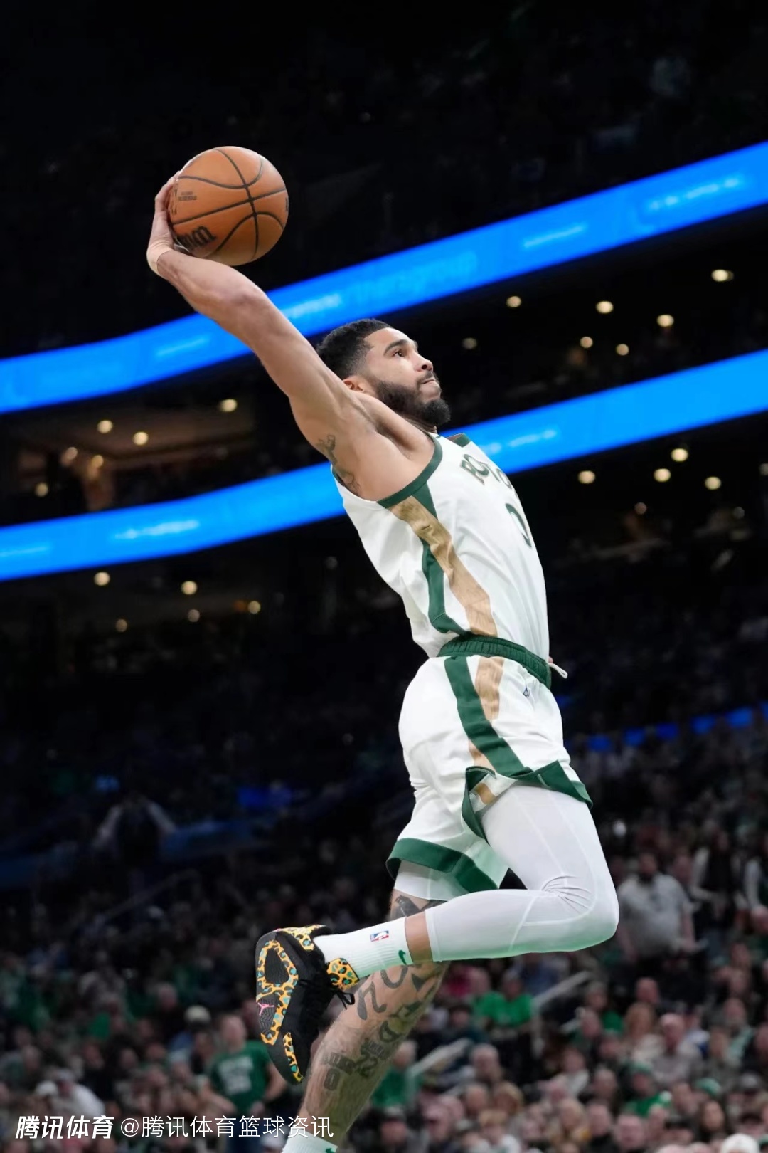 竞技宝-关于塔图姆连续十场比赛得分超过高光表现，勇士挑战极限！的信息